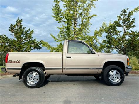 This truck runs and drives great with only 142,000 miles. . 1992 chevy silverado for sale craigslist
